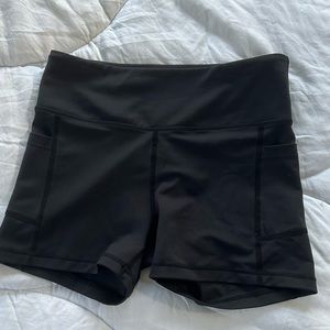 Zyia shorts with pockets size 4
